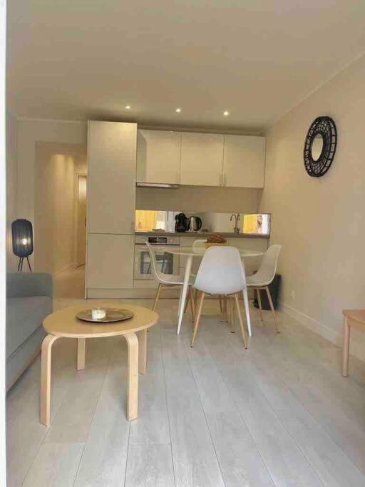 Le Bashkir - Ac - Wifi -terrasse - Pres - Tram Et Supermarches Appartement